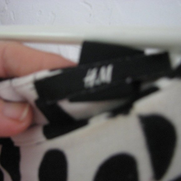 beautiful , zebra like, polka dots dress H & M - Picture 2 of 2